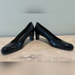 Stuart Weitzman Classic Black Patent Leather Pumps  Size 7N NWOB